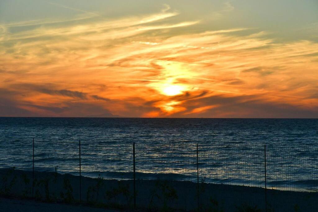 Lambou Beach Sunset Soroni المظهر الخارجي الصورة